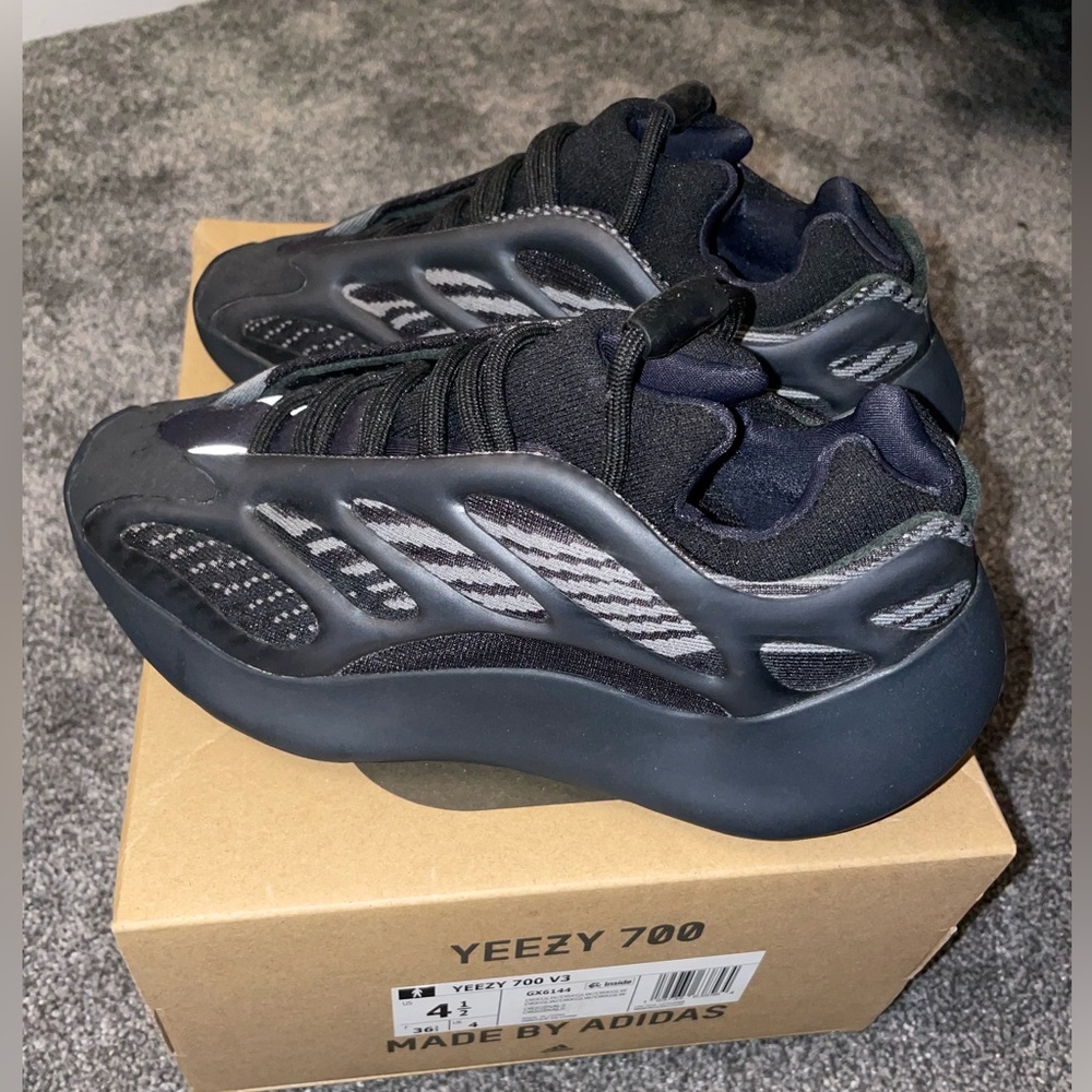 Yeezy 700